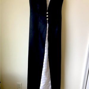 Cache Vintage Black Color 3 Rhinestone appliqué Sleeveless Strap/ Back Zip Maxi